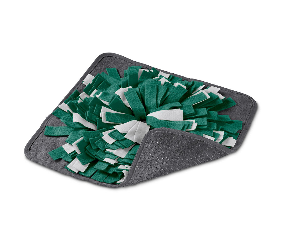 Čichací podložka pro zvířata s motivem zelenobílých střapců na šedém pozadí.