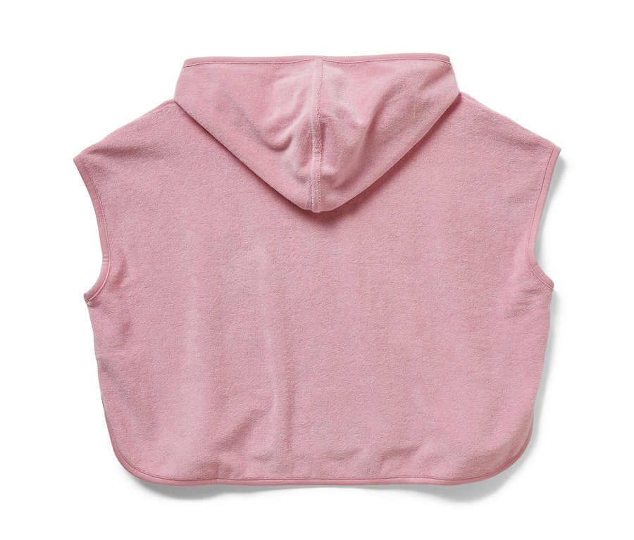 Detail růžového froté ponča s kapucí.