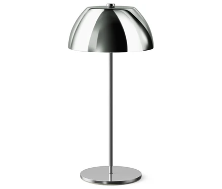 Stříbrná lampa s kulatým stínidlem na tenké noze.