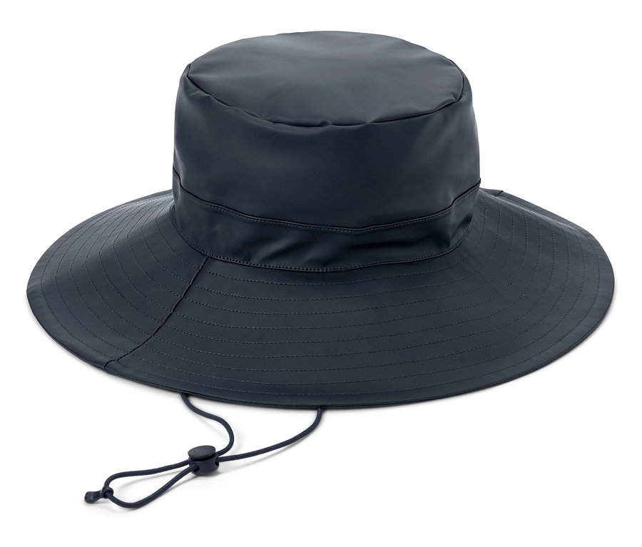 Tmavě modrý klobouk se širokou krempou a stahovací šňůrkou na bílém pozadí.