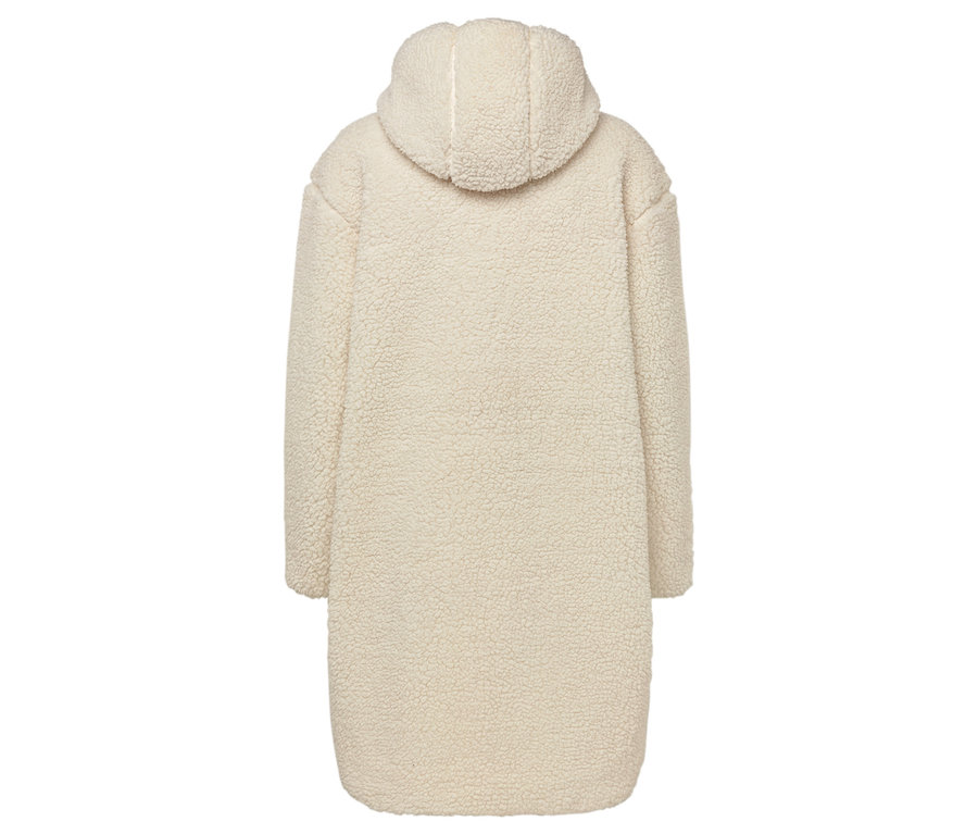Zadní pohled na krémový kabát s kapucí z umělé kožešiny.