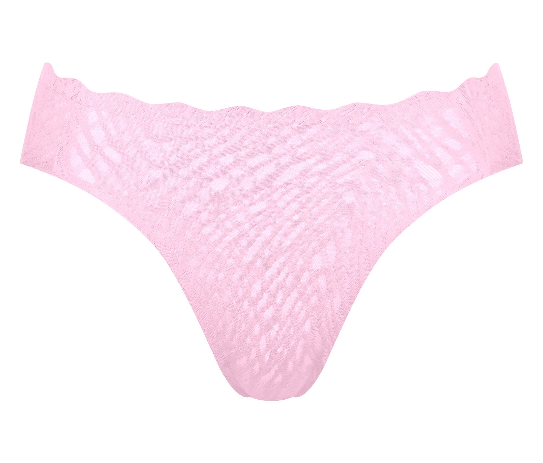 Detail jednotlivých, světle růžových dámských kalhotek s vlnitým pasem na bílém pozadí.