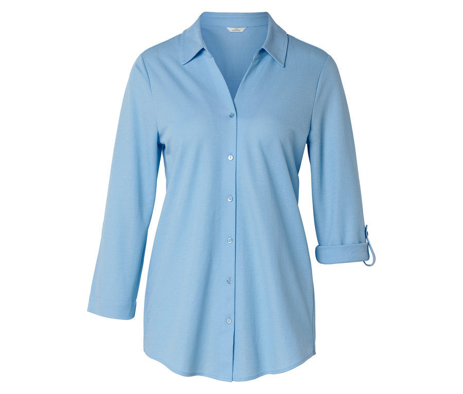 Světle modrá košile s dlouhými rukávy, zapínáním na knoflíky a límečkem.