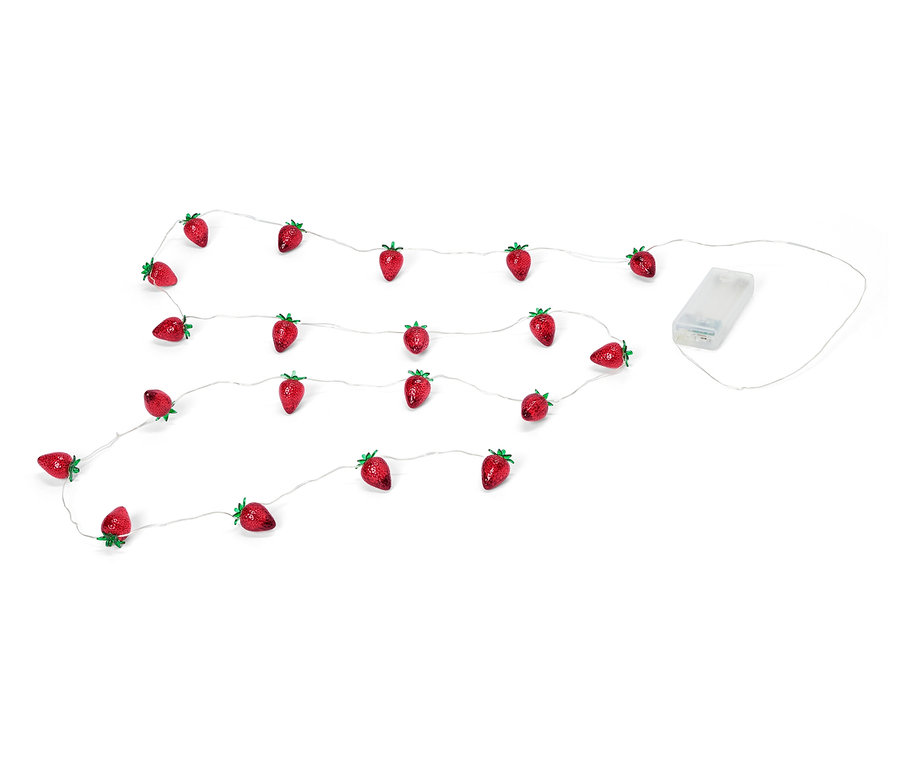 Světýlka ve tvaru jahod na bílém pozadí.