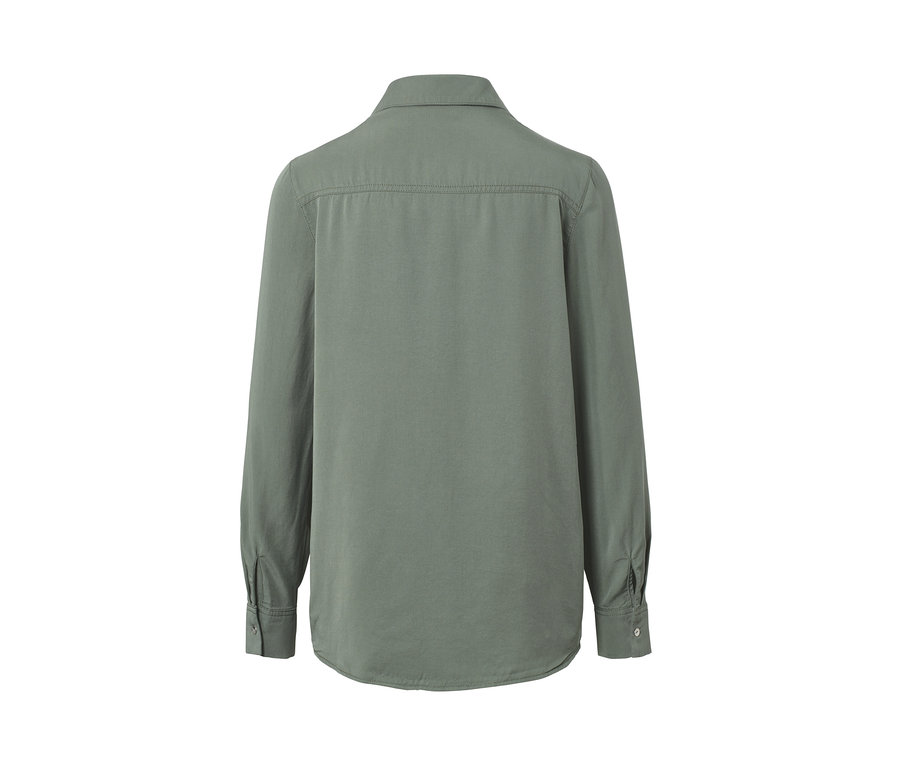 Zadní pohled na košili.