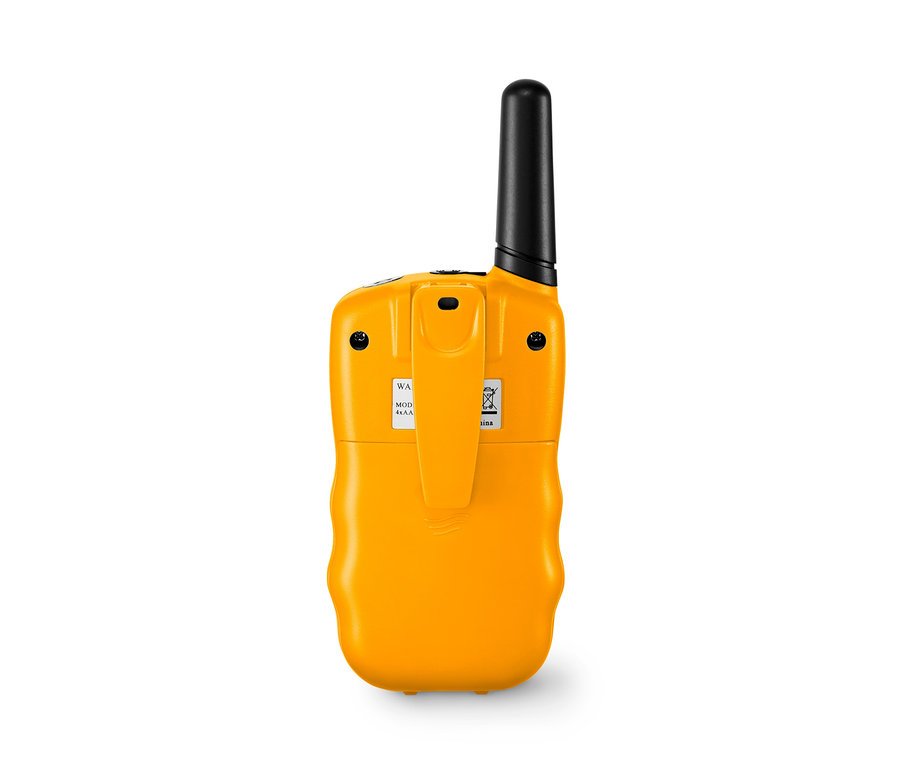 Detail zadní strany žluté dětské vysílačky Walkie Talkie.