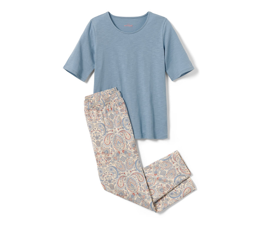 Modré pyžamo s 7/8 kalhotami se vzorem.