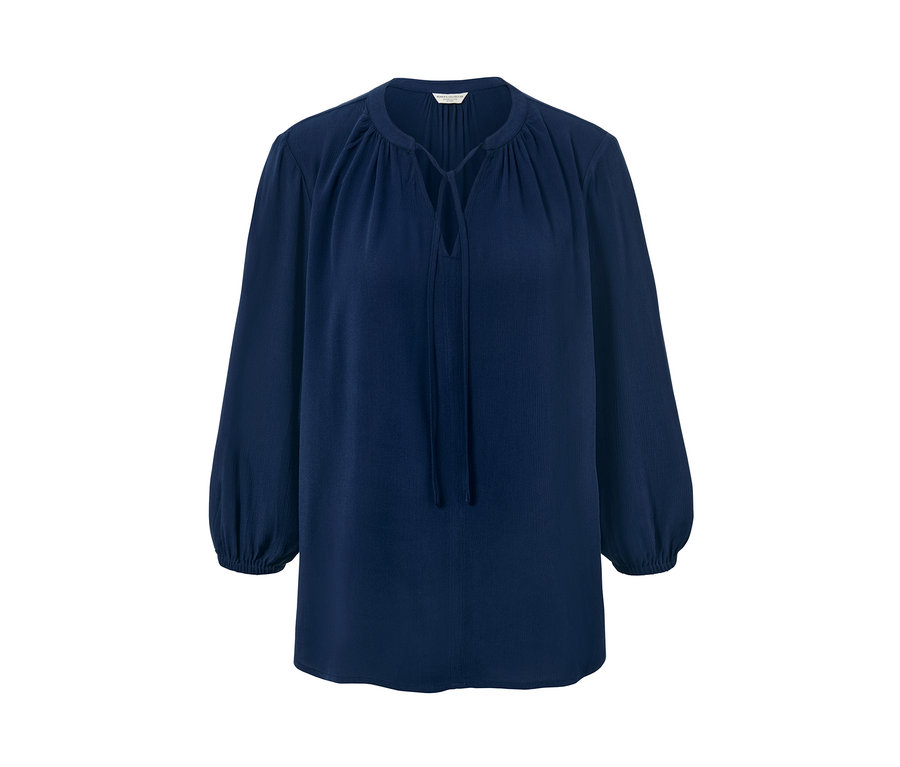 Modrá tuniková halenka s dlouhými rukávy.