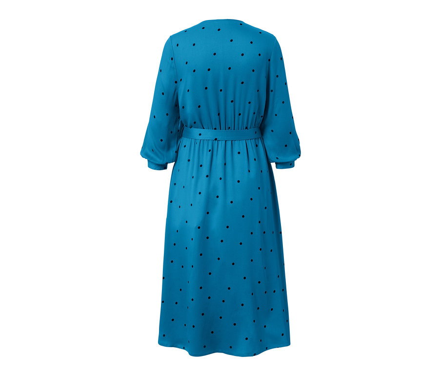 Modré tkané šaty s černými puntíky.