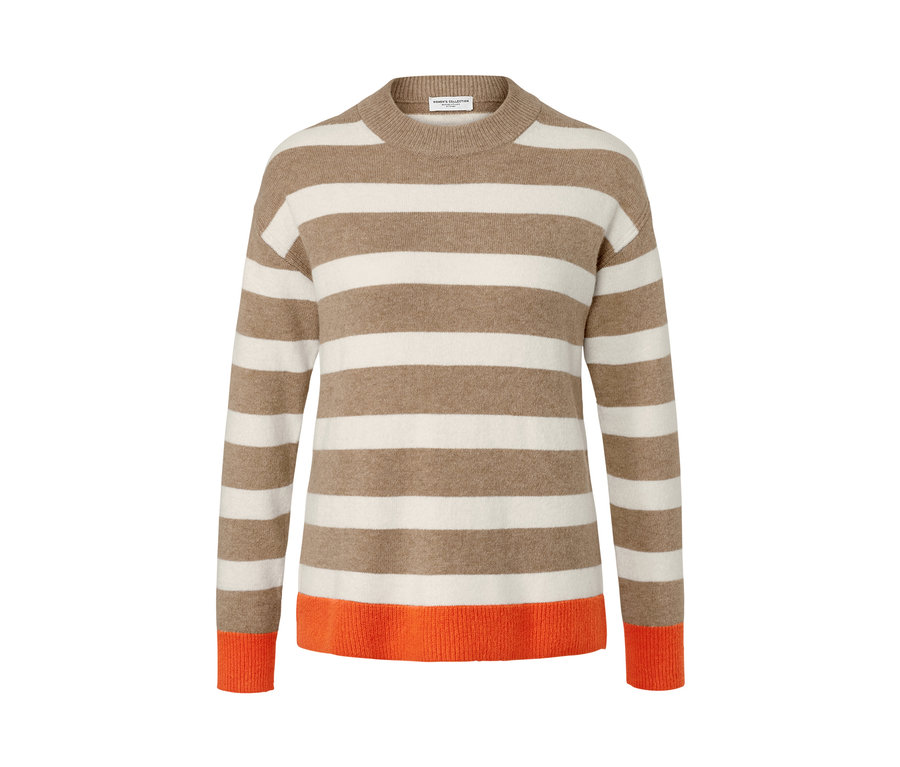 Pruhovaný pletený svetr s oranžovým lemem.