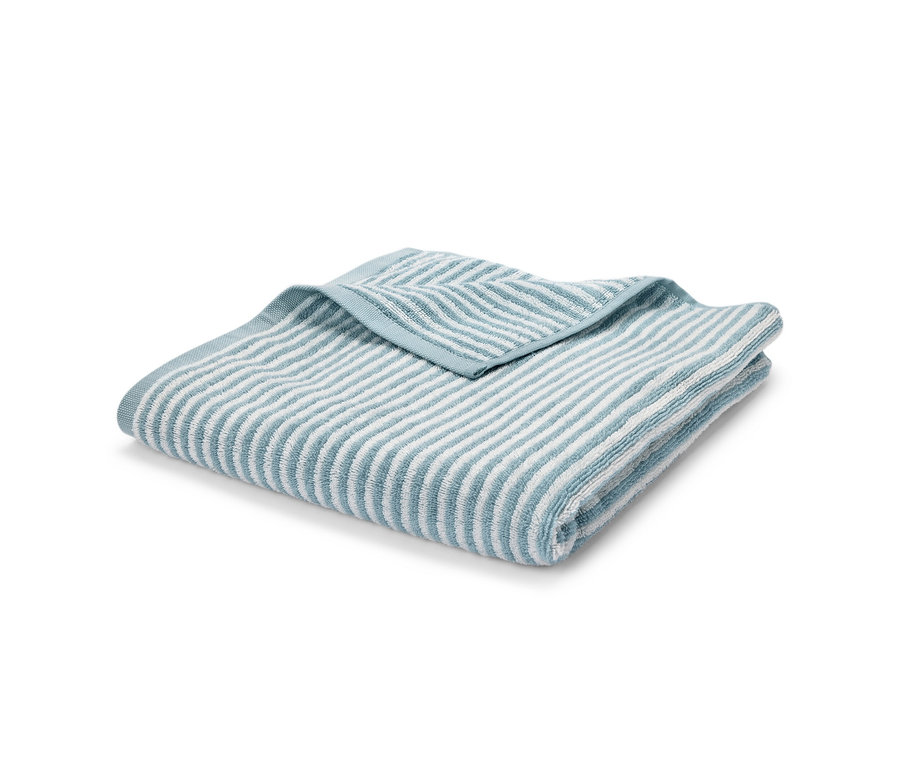 Složená kvalitní modrá osuška.