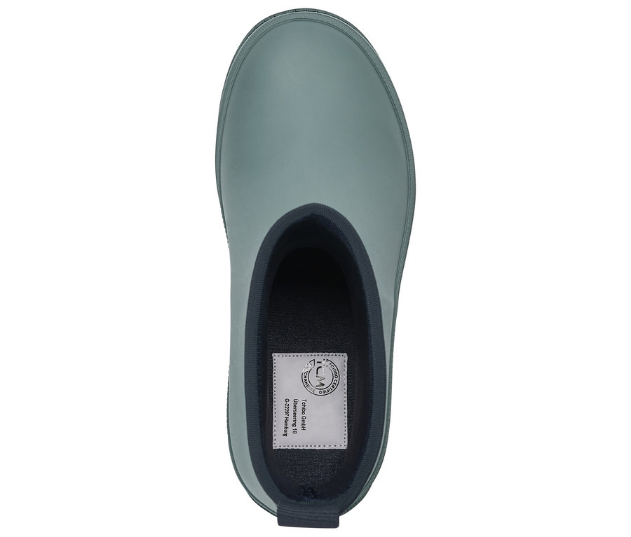 Pohled shora na dětskou neoprenovou holínku.