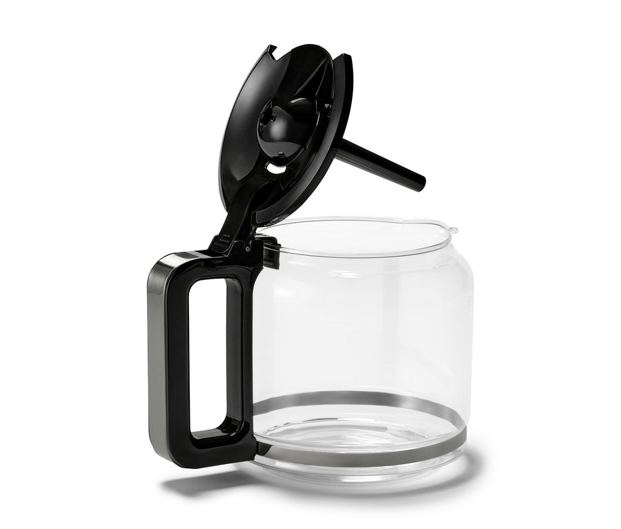 Skleněná konvice stříbrného kávovaru »Let's Brew Elegant« s otevřeným černým víkem.