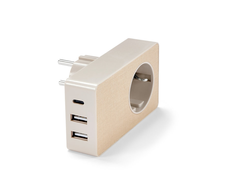 Béžový adaptér USB 4 v 1 do zásuvky.