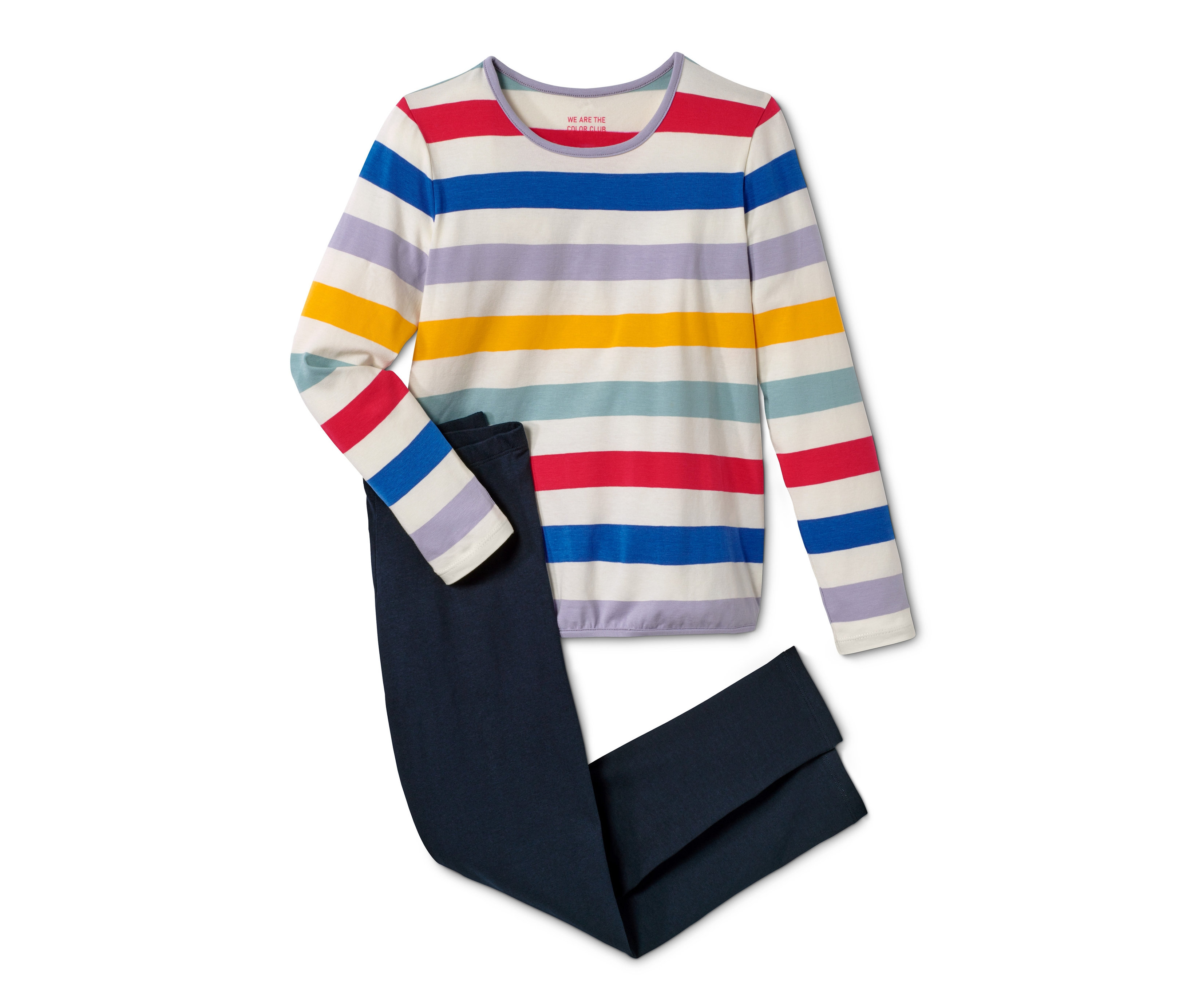 Dětské pyžamo s pruhovaným tričkem a tmavě modrými kalhotami.