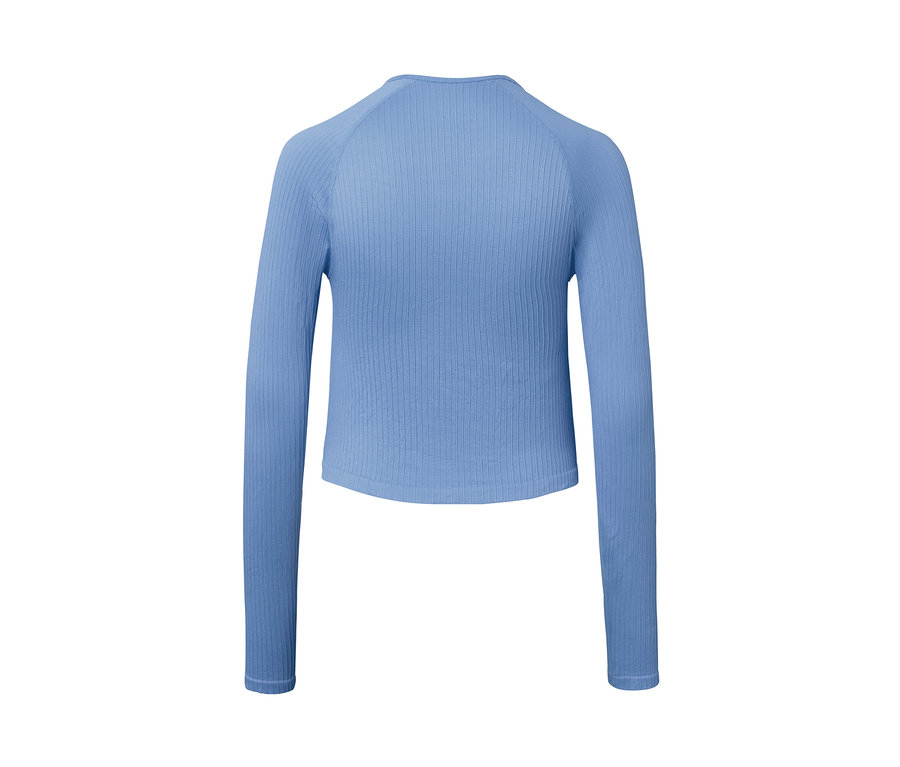 Modré sportovní tričko.