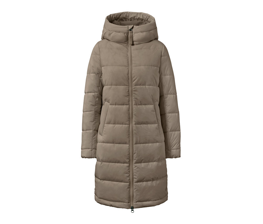 Prošívaný kabát hnědošedé barvy.