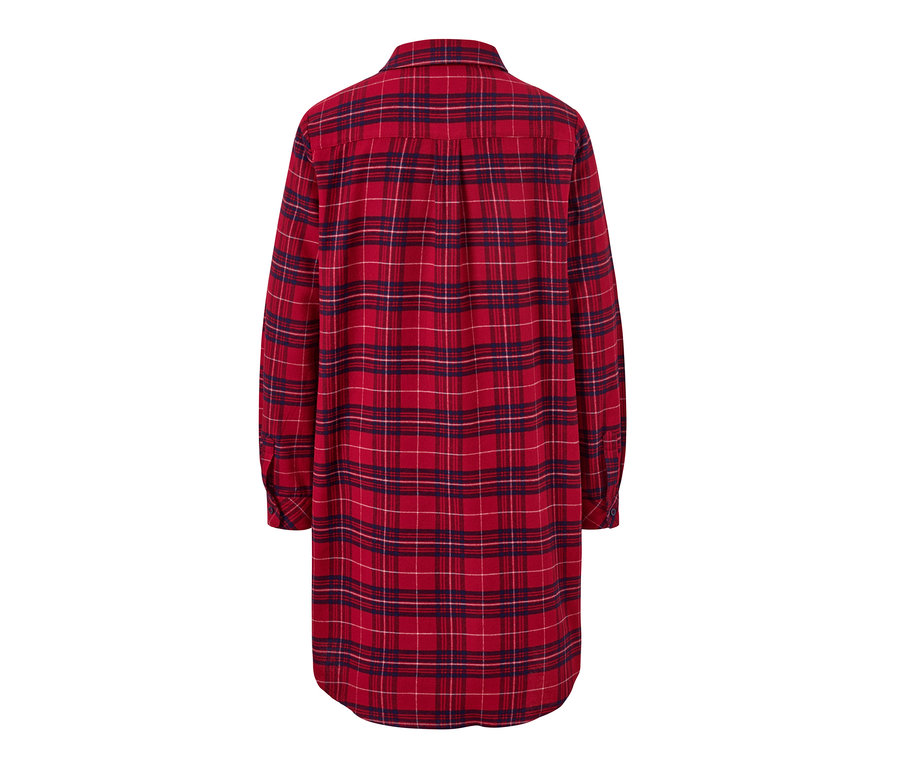 Zadní pohled na flanelovou noční košili s červeno-modrým kostkovaným vzorem.