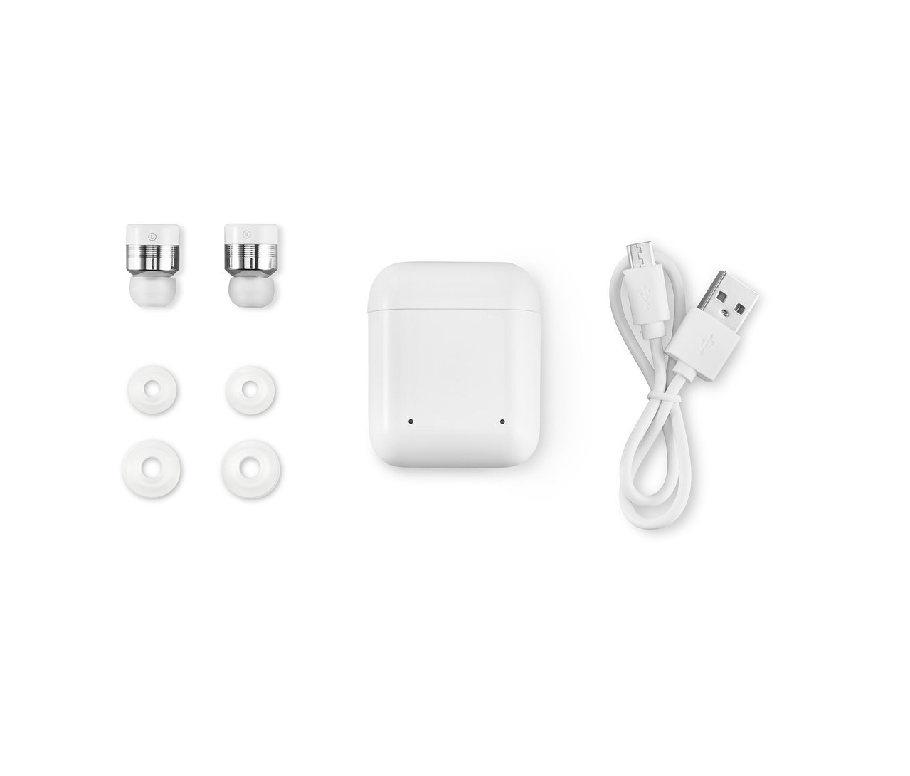 Bílé bezdrátové sluchátka do uší s nabíjecím pouzdrem, USB kabelem a dvěma páry náhradních koncovek do uší.