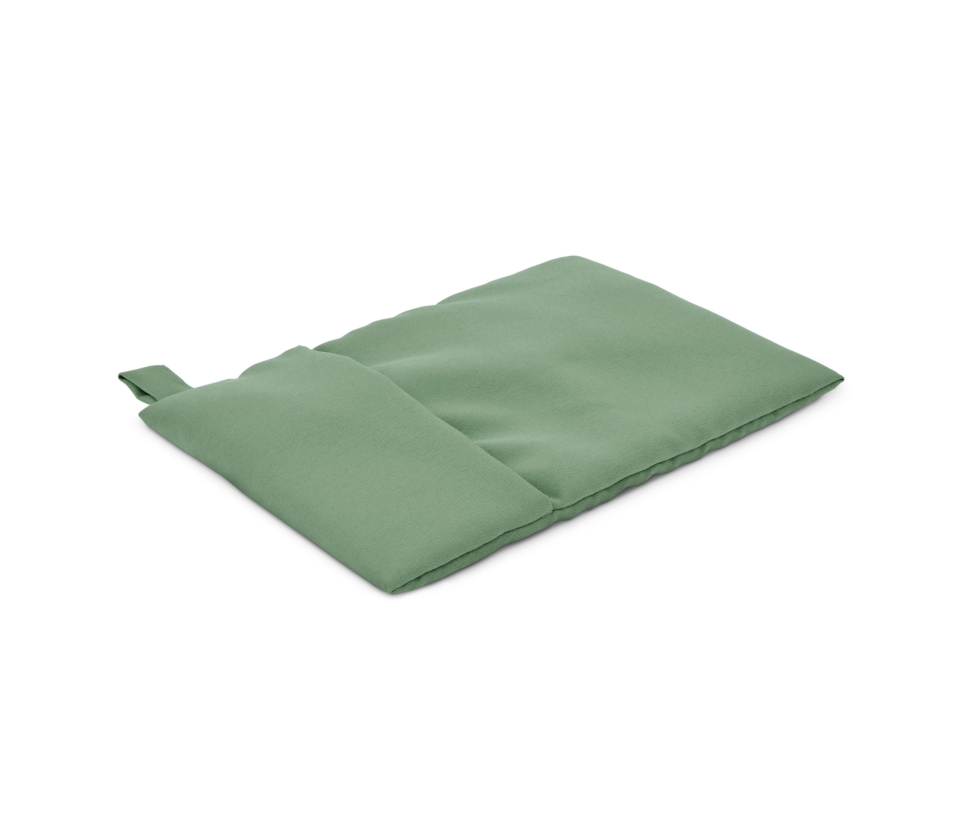 Zelený sáček na vaření brambor leží na bílém pozadí.