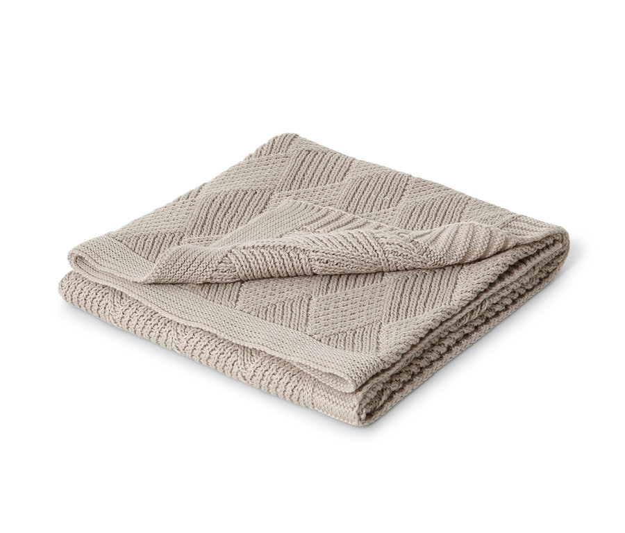 Složená hebká dětská deka, cca 90 x 90 cm.