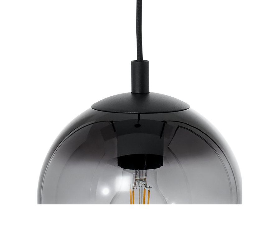 Detail závěsné lampy se stínítkem z kouřového skla.