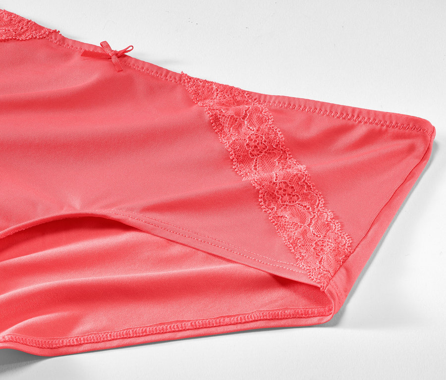 Detail papájových kalhotek s krajkou, 2 ks.