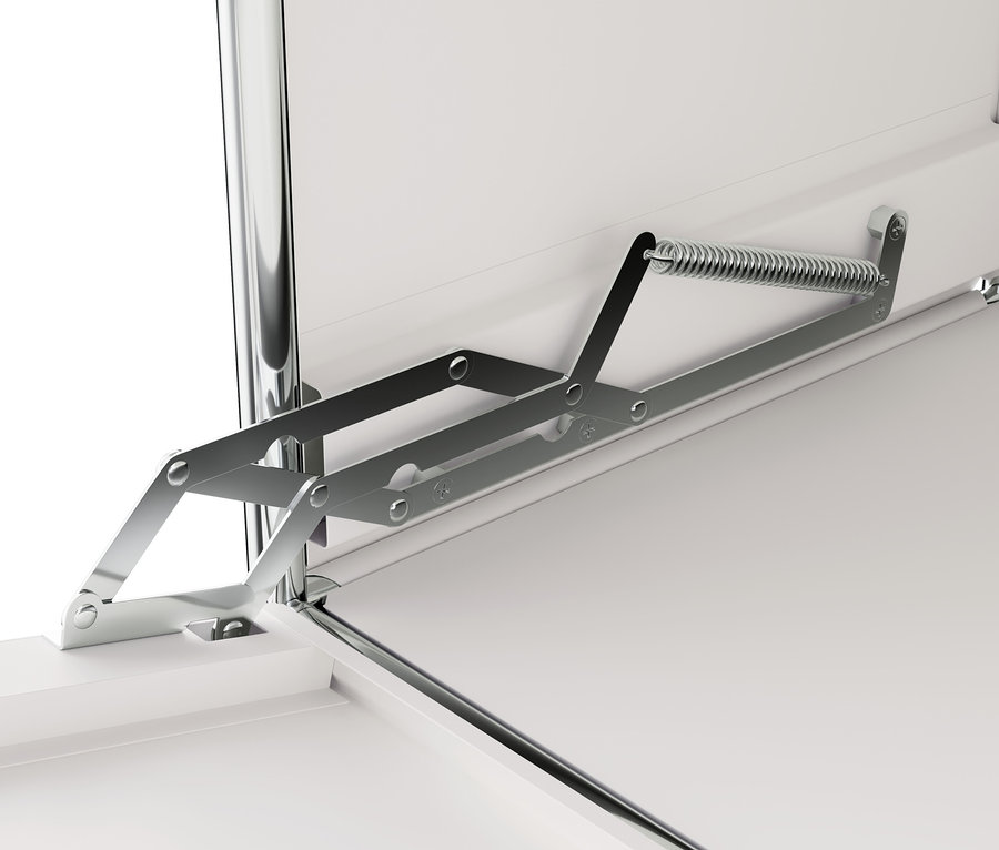 Detail mechanismu kovové komody »CN3« s výklopnými dvířky.