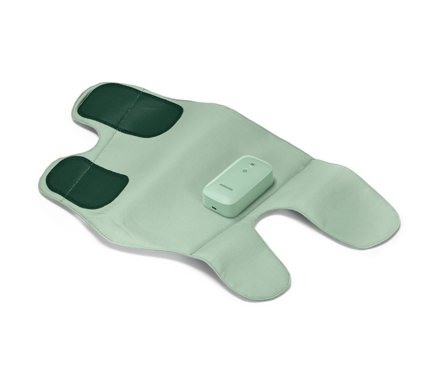 Rozložená nabíjecí masážní manžeta světle zelené barvy s tmavě zelenými aplikacemi a ovládacím prvkem uprostřed.