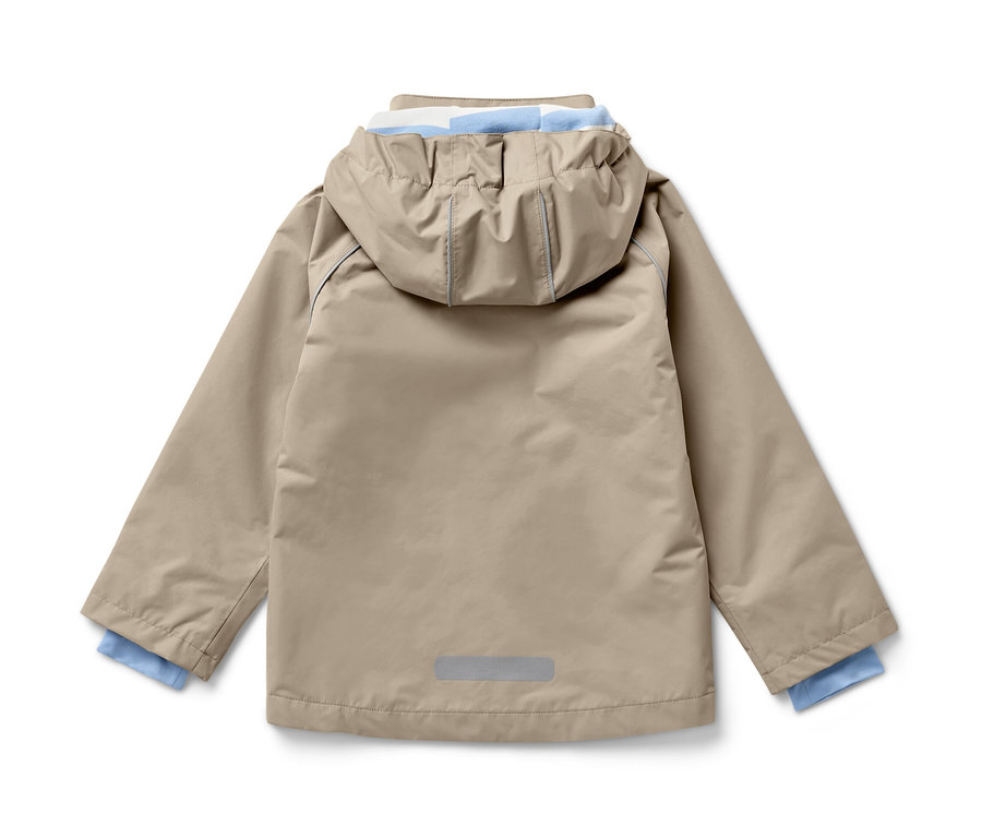 Hnědá dětská bunda do deště zezadu.