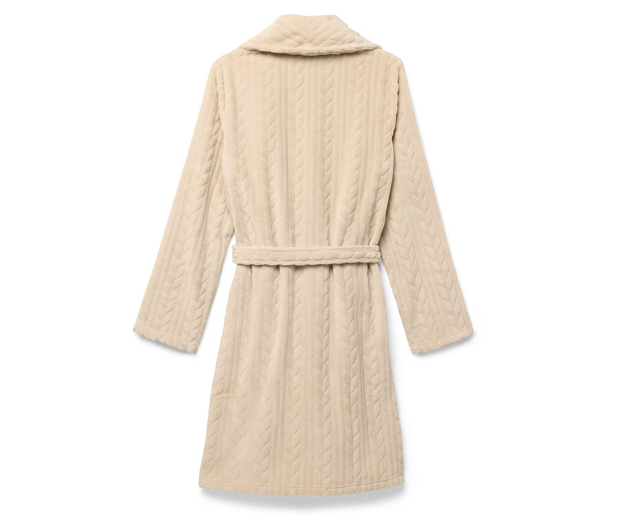 Béžový župan s copánkovým vzorem a páskem, pohled zezadu.