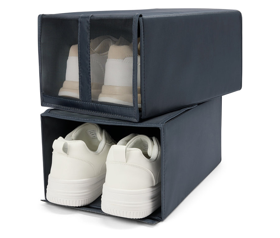 Dva botníky, jeden na druhém. V horním botníku jsou vidět boty skrz průhlednou přední stranu.