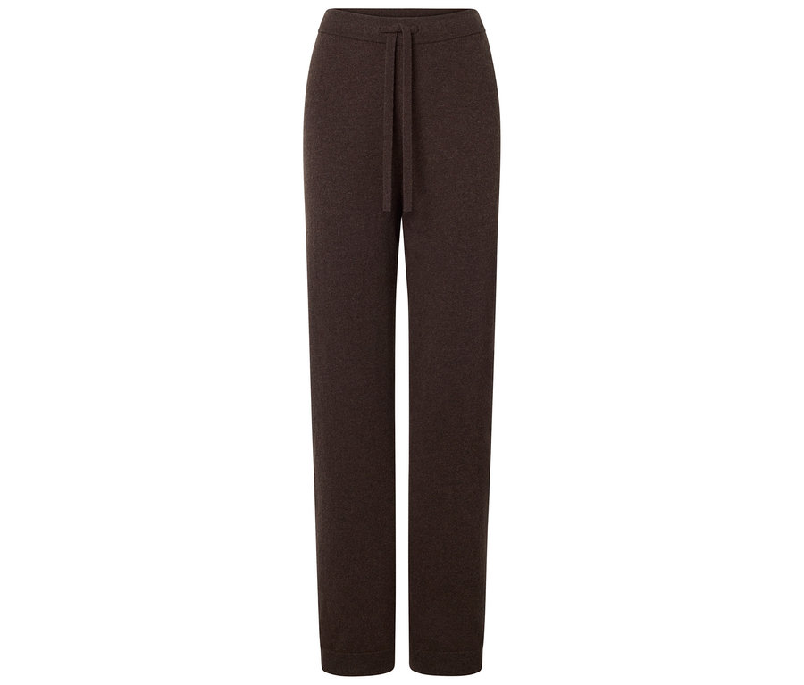 Hnědé pletené kalhoty se stahovací šňůrkou v pase.