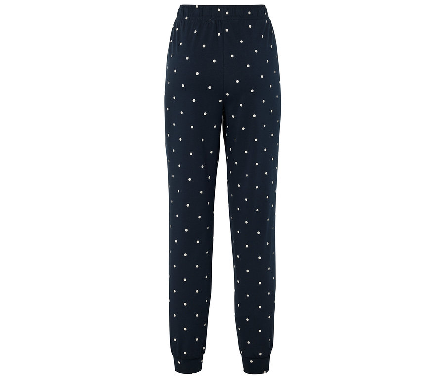 Tmavě modré tepláky s bílými puntíky.