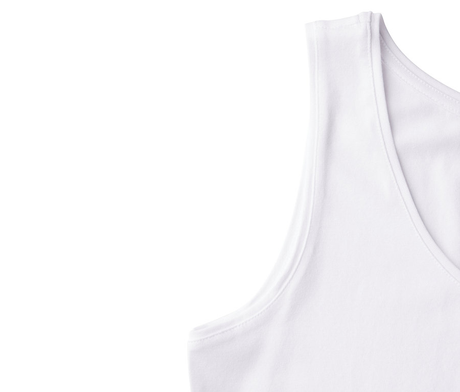 Detail bílého topu basic Street One s výstřihem do V.