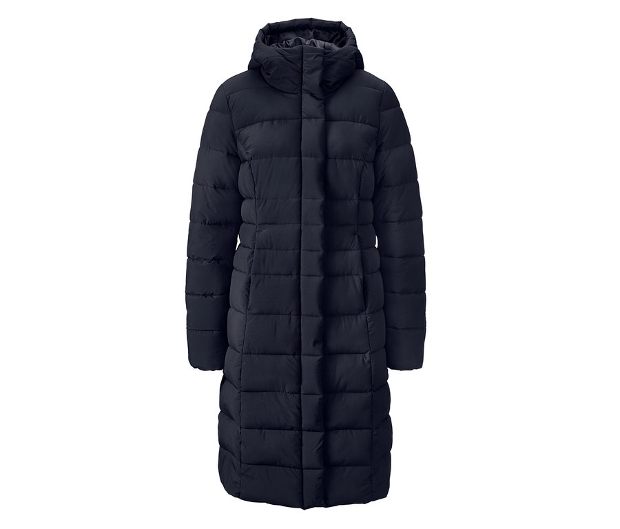 Tmavě modrý prošívaný kabát s kapucí.