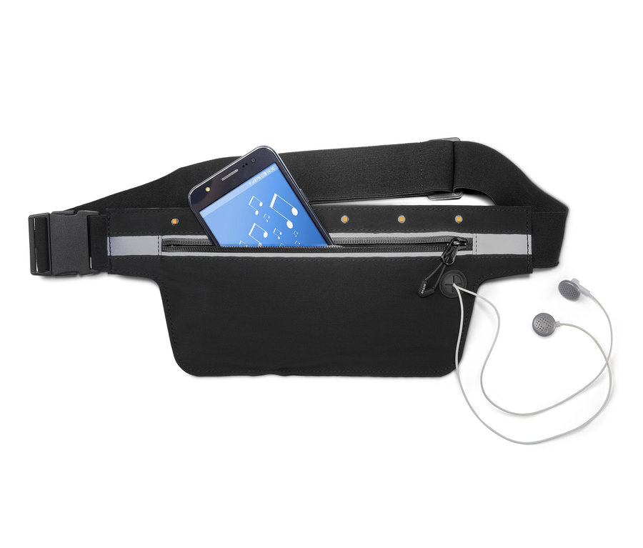 Černý běžecký opasek s LED na smartphone s telefonem a sluchátky.