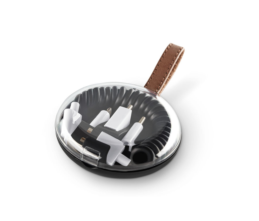 Detailní pohled na nabíjecí kabel 6 v 1 s pouzdrem.