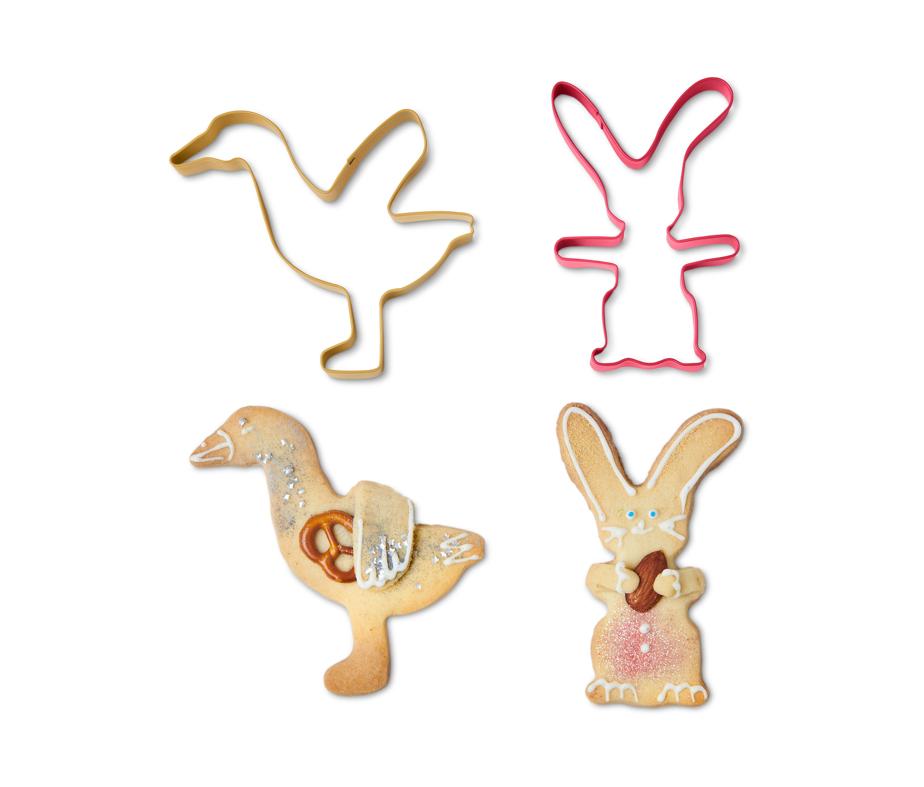 Dvě vykrajovátka na sušenky ve tvaru husy a zajíce a dvě sušenky, jedna ve tvaru husy a druhá ve tvaru zajíce.