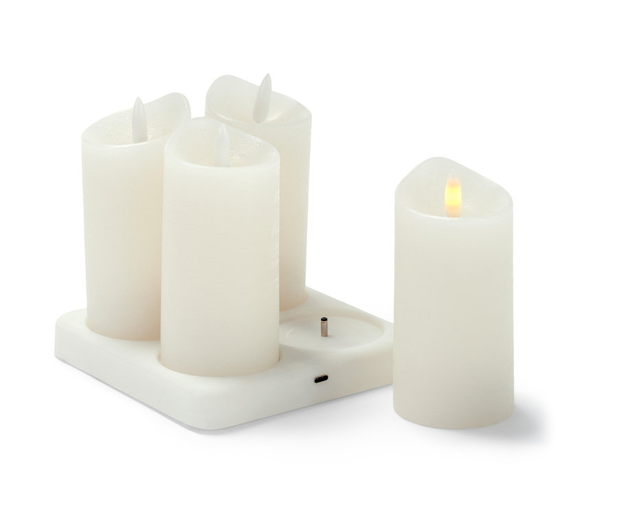 Čtyři LED svíčky z pravého vosku s akumulátorem a nabíjecí stanicí.