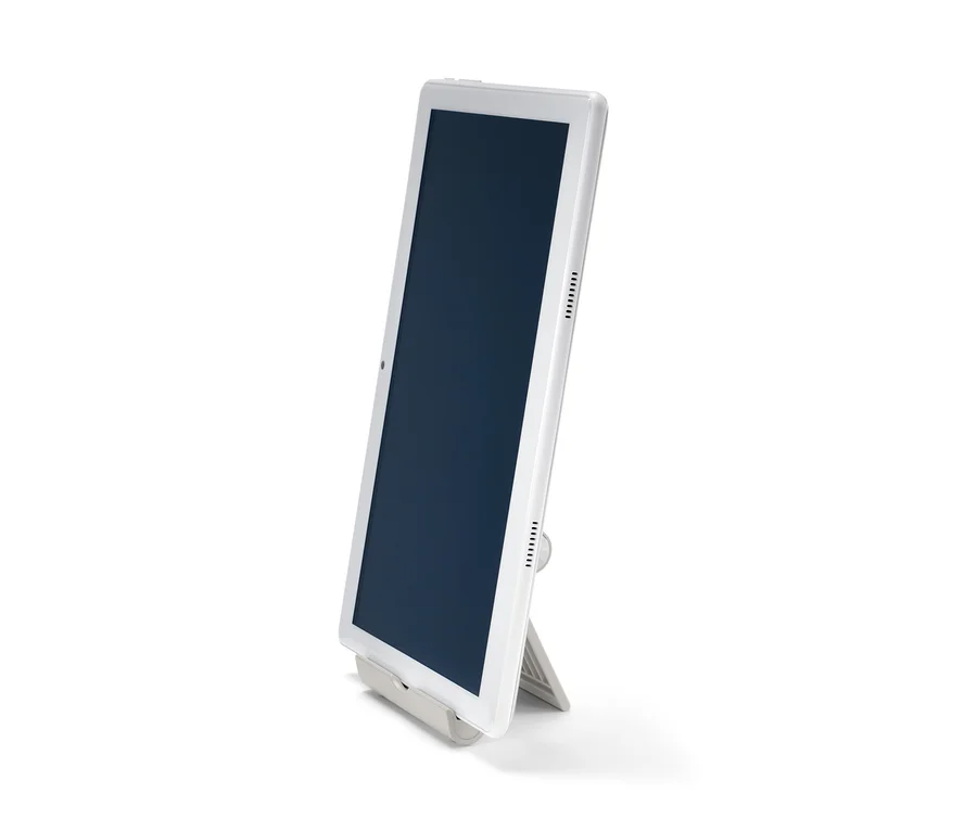 Šedý stojánek na smartphone/tablet.