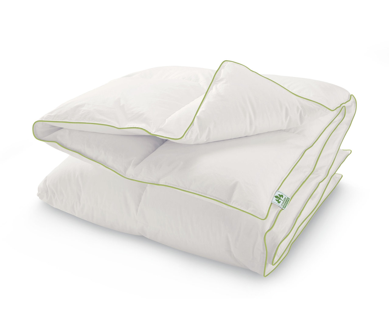 Složená bílá kazetová prachová přikrývka irisette® greenline se zeleným lemem.