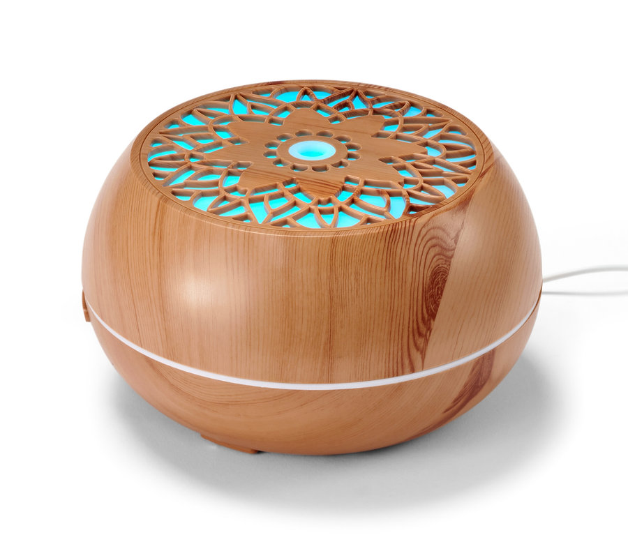 Detailní záběr na aroma difuzér s reproduktorem Bluetooth®.