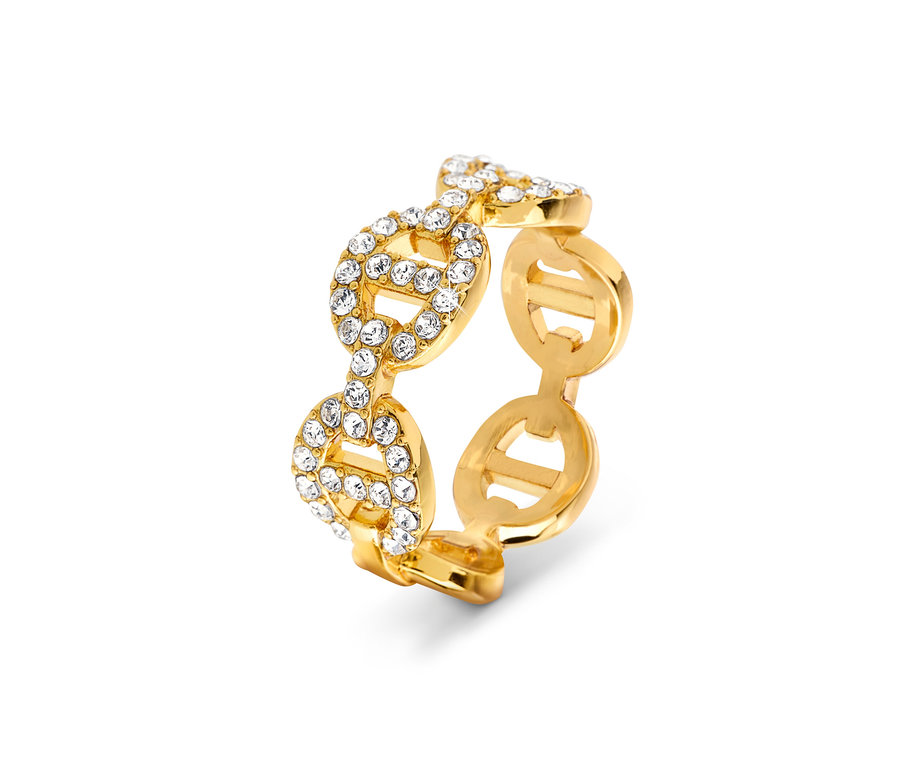 Zlatý prsten s řetízkovým designem a kamínky.