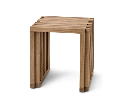 Rozkládací stolička ze dřeva.