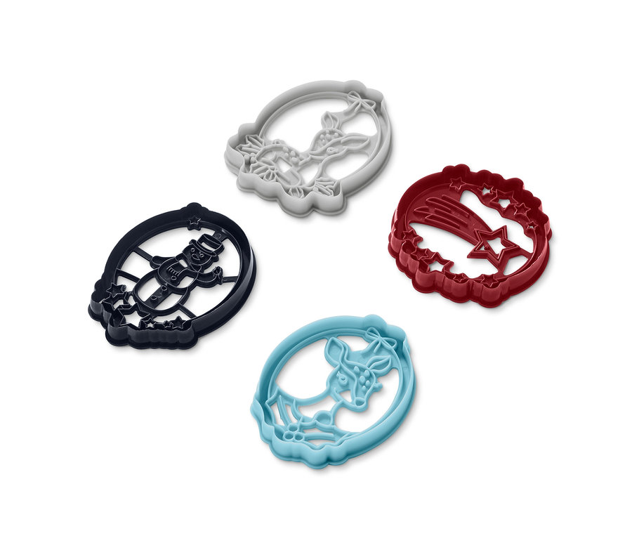 Čtyři vykrajovátka s 3D motivy: sněhulák, zajíc, kometa a jelen.