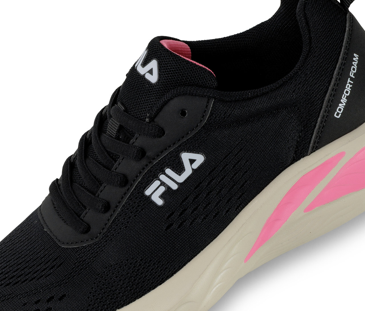 Detail černých dámských tenisek FILA Specctris.