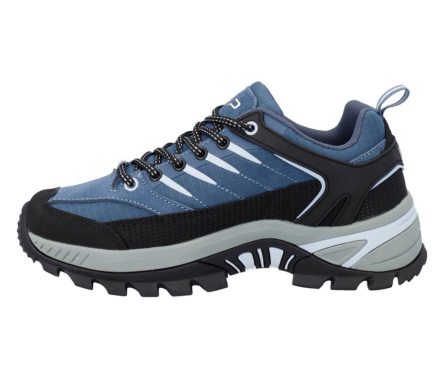 Modrá treková bota s černými tkaničkami, černou špičkou a šedou podrážkou.