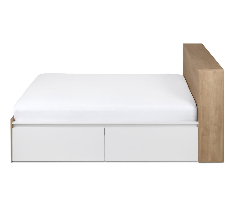Bílá postel s úložným prostorem.