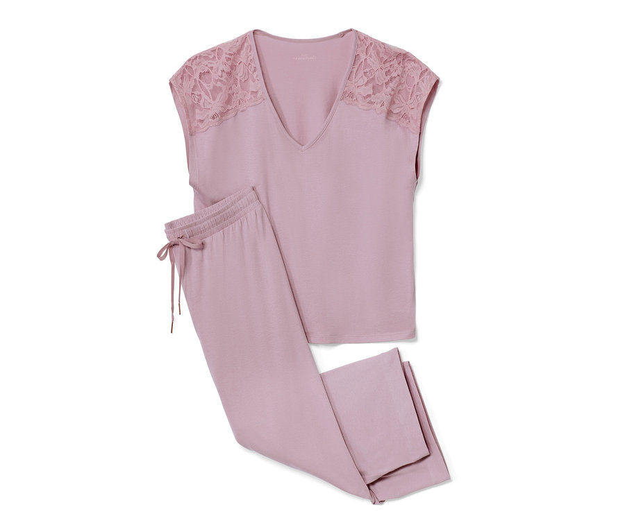 Fialové pyžamo s krajkovým lemem